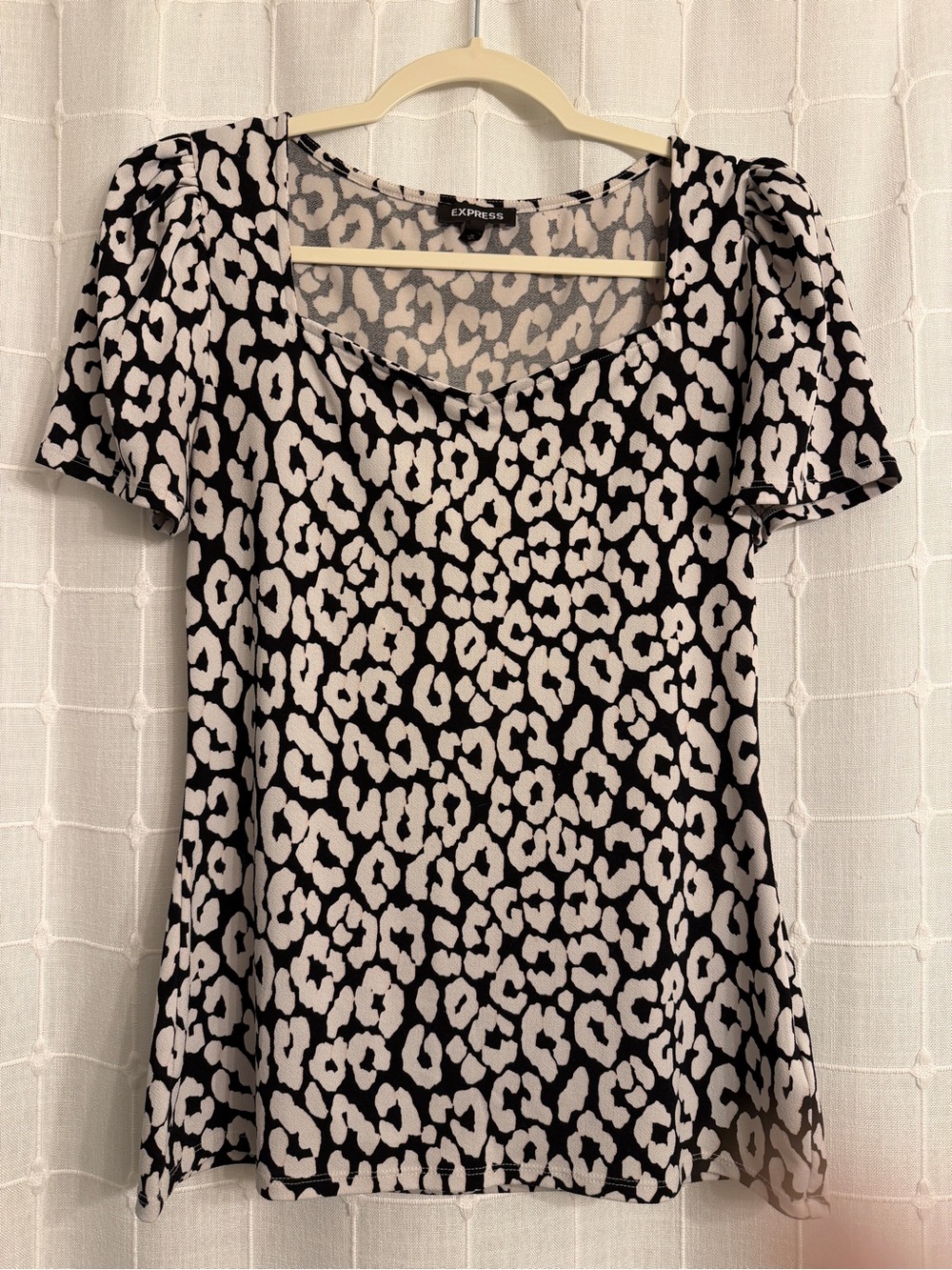 Express Black and white Leopard-Print Short Sleeve Tee